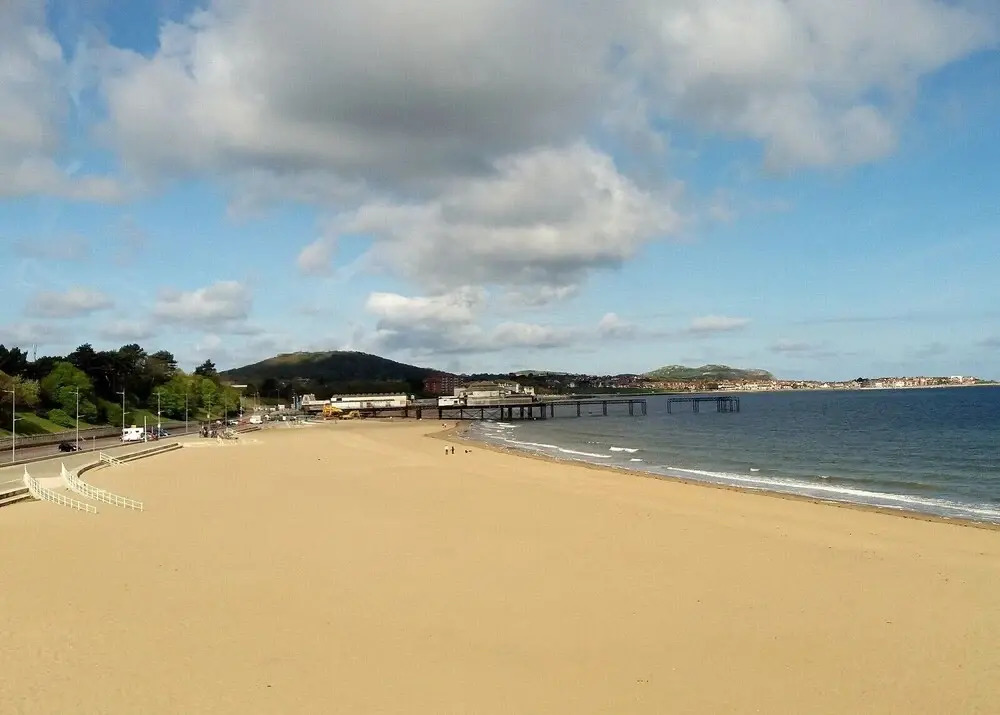 Impeccable Modern Two Bed House in Colwyn Bay