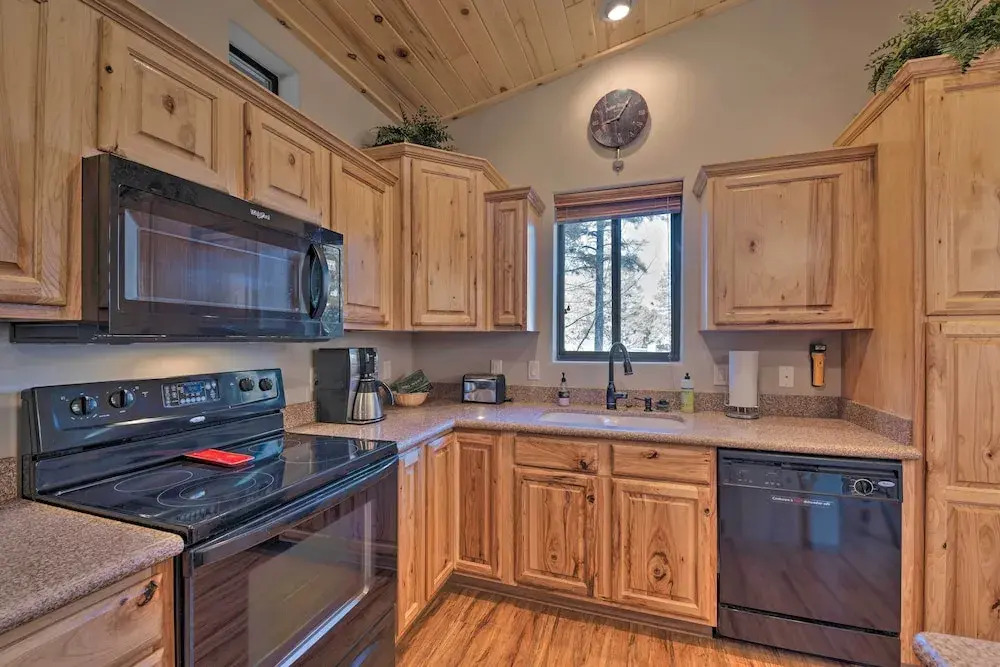 Spacious & Lovely Getaway w/ Deck in Show Low!