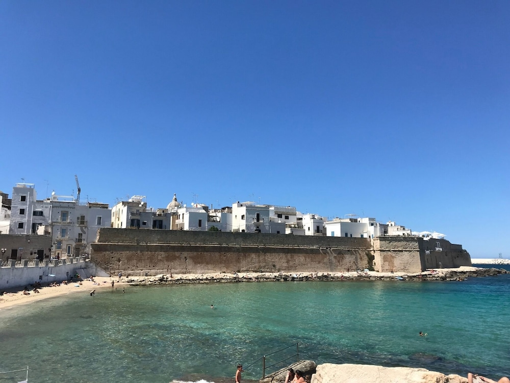 Seafront Apartments by Carlo V Castle, Monopoli Old Town - HelloAPULIA Al Castello di Amec