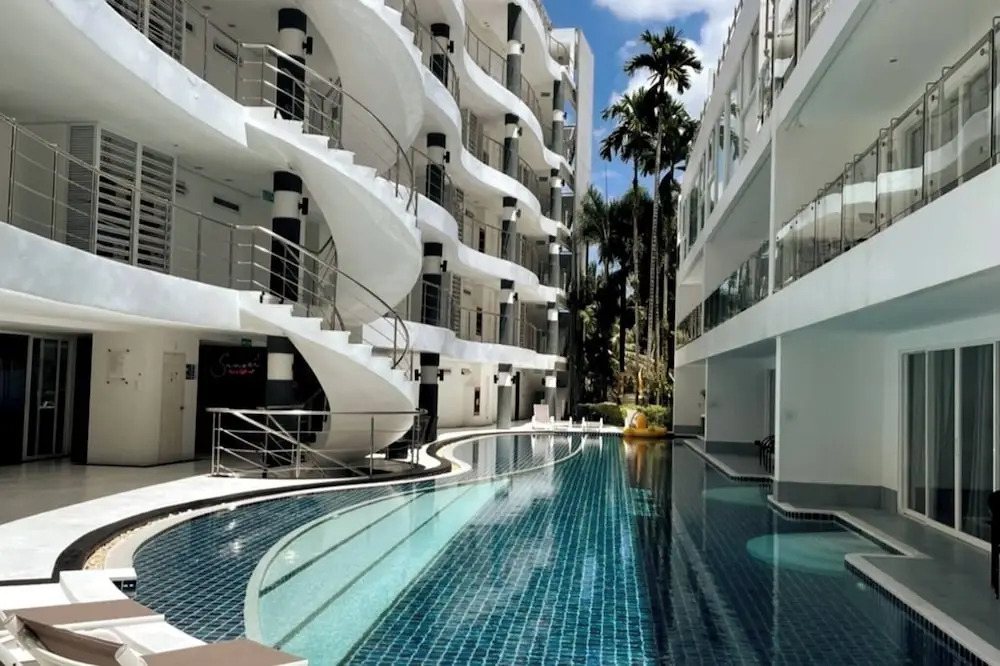 B14 - 2 Bedroom Condo With Pool Access, Karon Beach