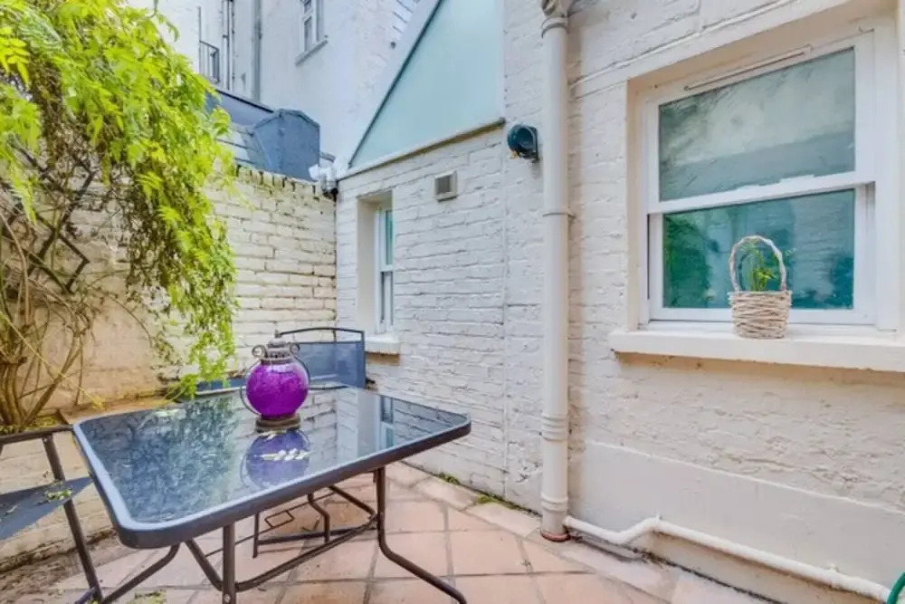Vivid 2BR apt w/ patio in Pimlico by Victoria st