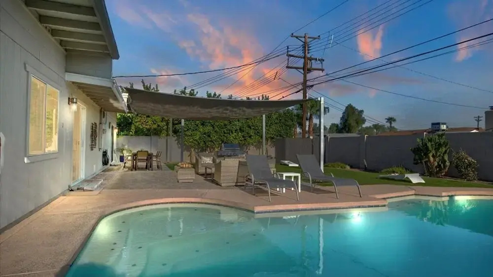 Amazing 4-bdrm W/backyard Paradise in Scottsdale!