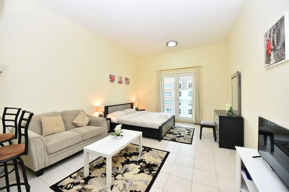 KEN - Spectacular Furnished Studio