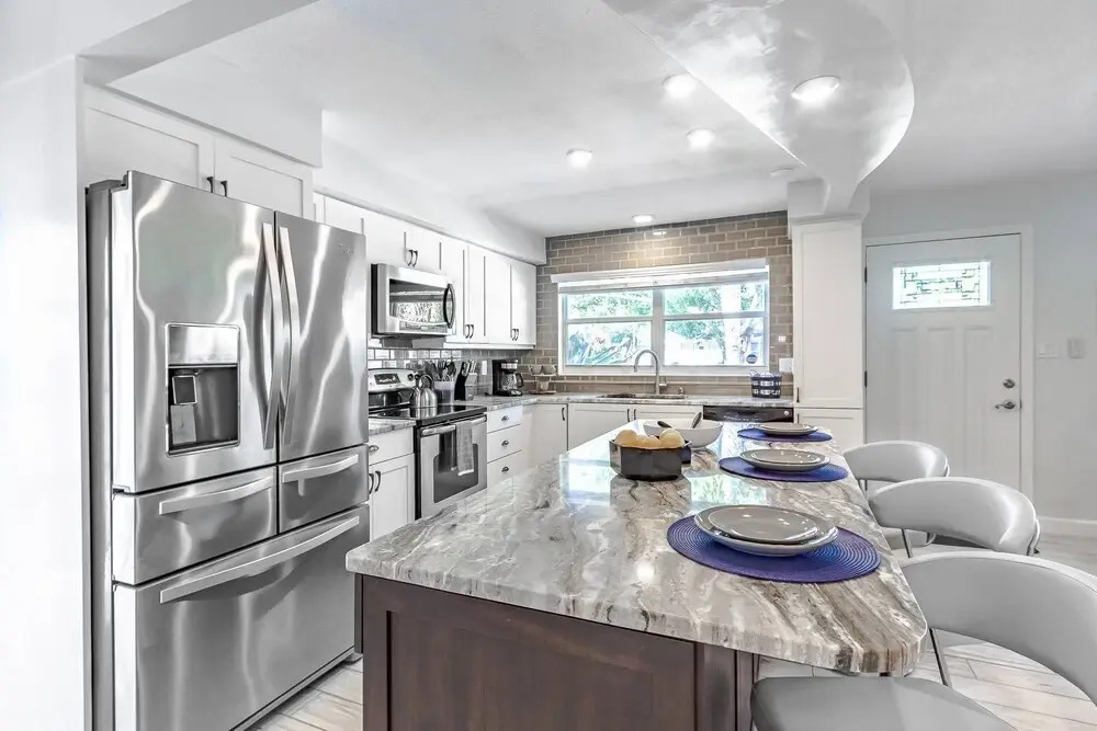 Fruit & Wine Saltwater Pool Home