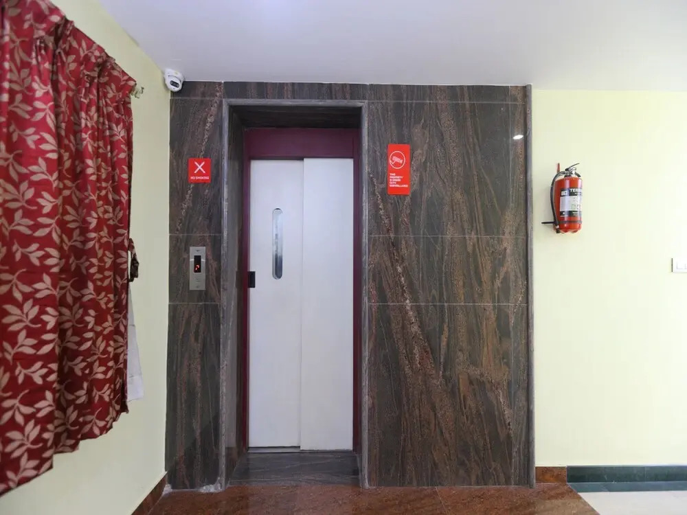 OYO 15558 Sri Sai Nivas Inn