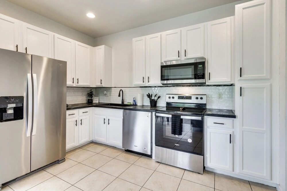 Kissimmee Townhome w/ Pool Access ~ 7 Mi to Disney