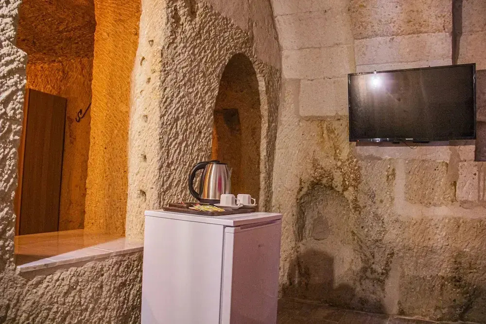 Junior Ottoman Cave