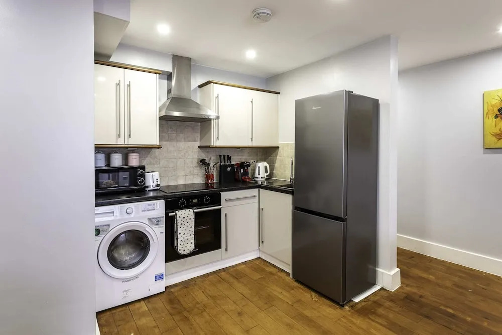 Spacious Clapham Junction Apartment
