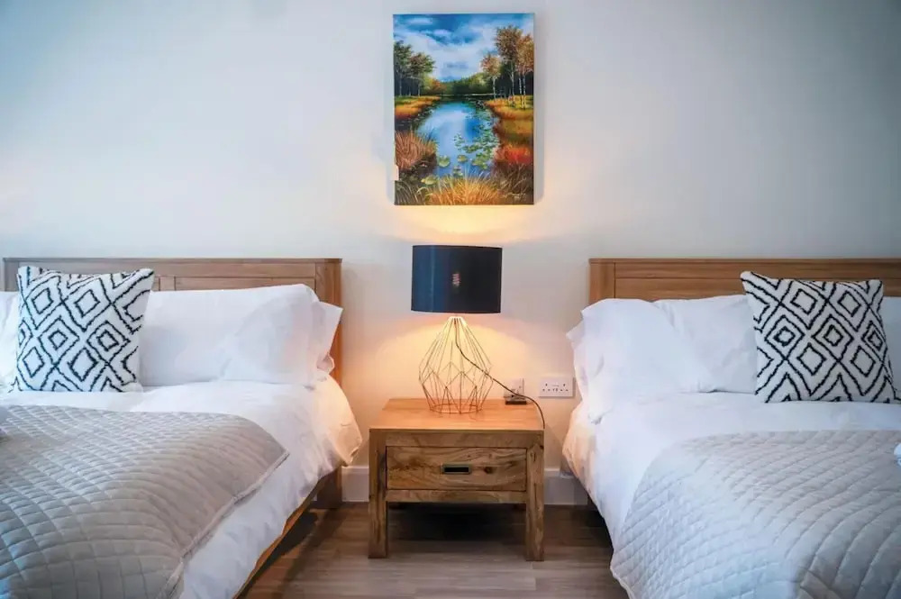 Suite 3 - Sleeping Giant Hotel - PEN Y CAE Inn