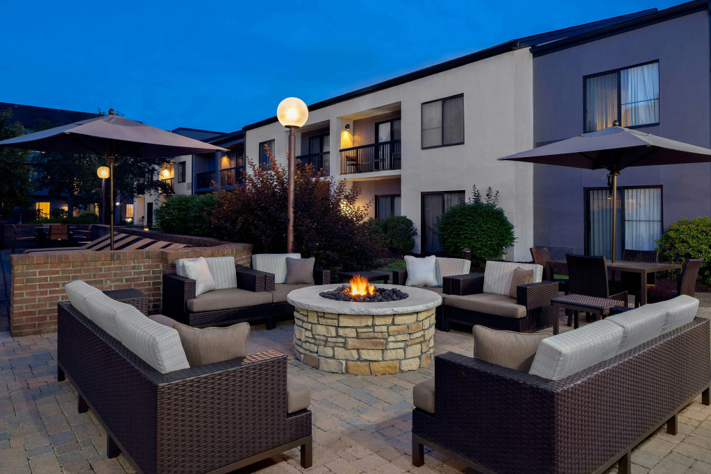 Courtyard by Marriott Pittsburgh Airport