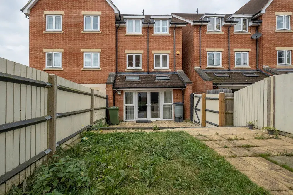 Foxherne 6 Bed & 3 Bath Serviced Hse -20