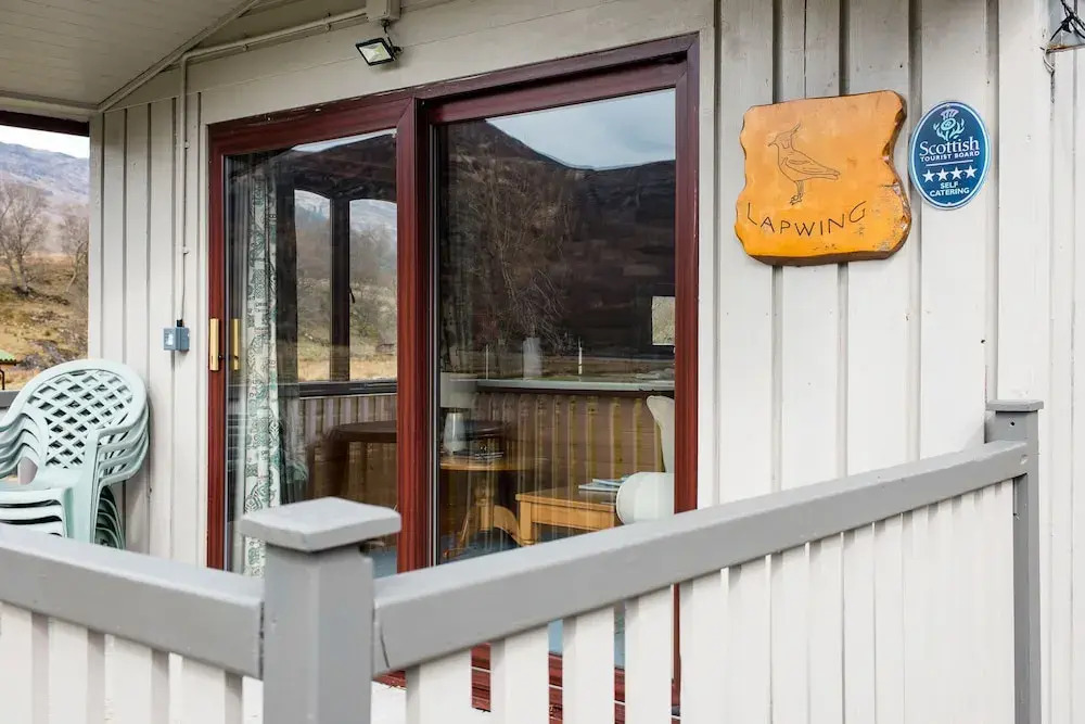 Lapwing Lodge with loch and mountain view