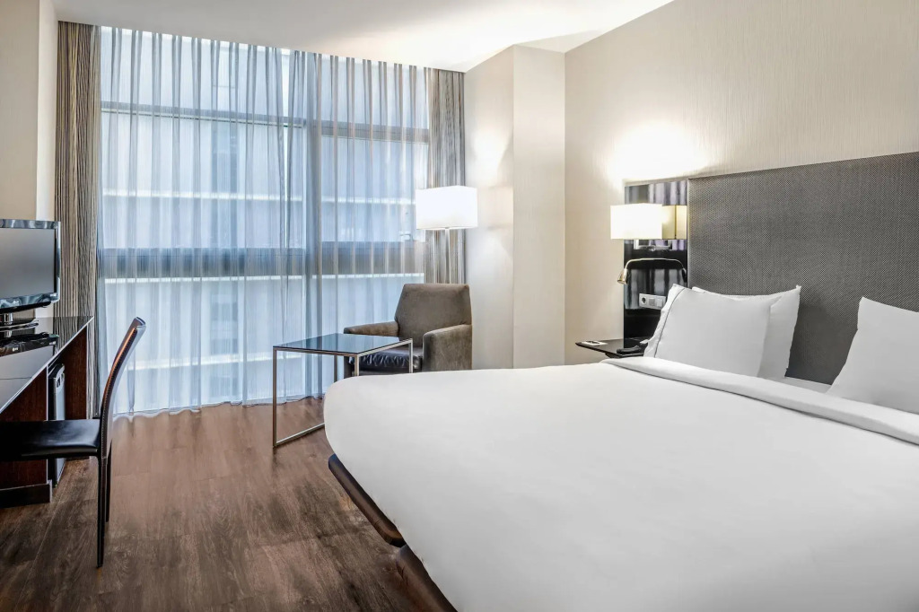 Отель AC Som by Marriott