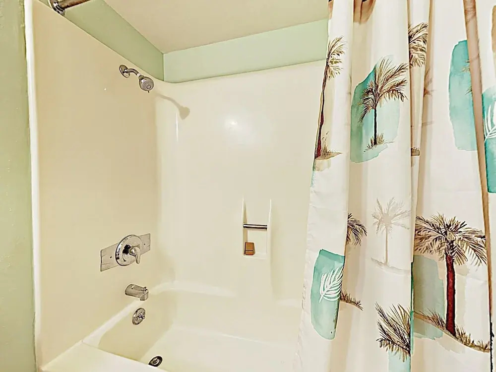 New Listing! Coastal-chic - Pool & Balconies 3 Bedroom Condo