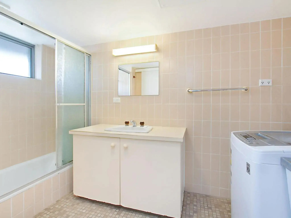 Border Terrace Unit 13 - Large apartment walk to beaches and clubs
