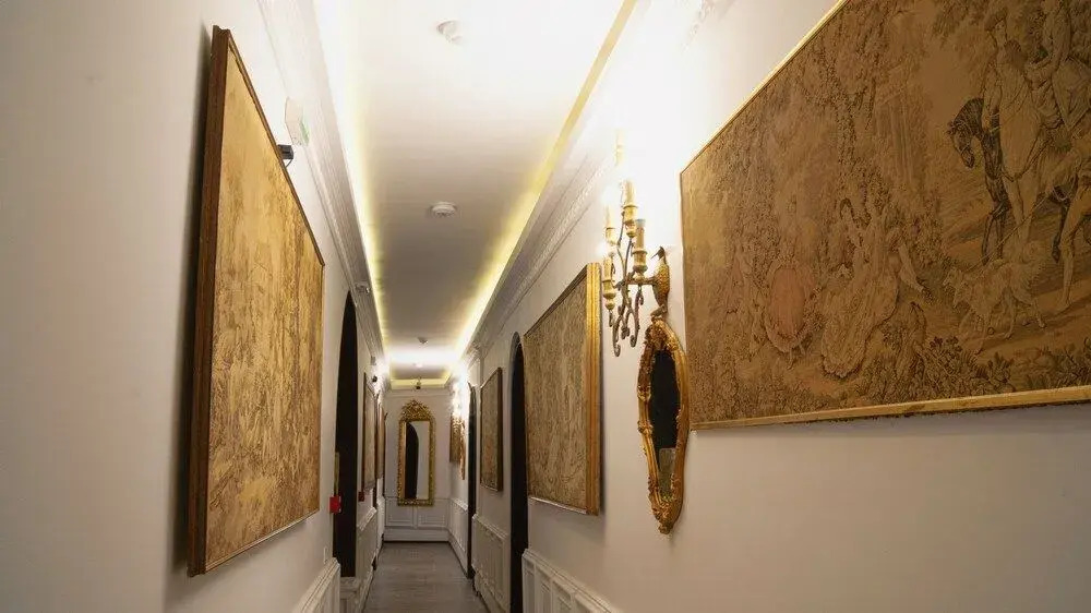 Conacul Coroanei Luxury Boutique