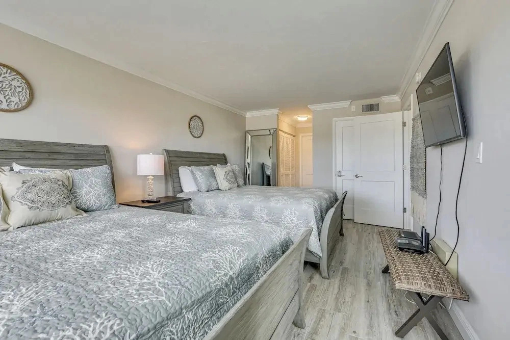 2 Mi to Tigertail Beach! Resort-style Gem w/ Pool