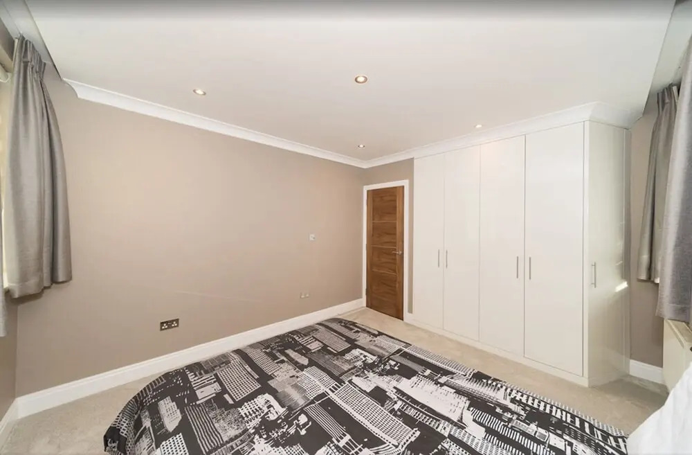 Newly Refurbished Flat Hyde Park London