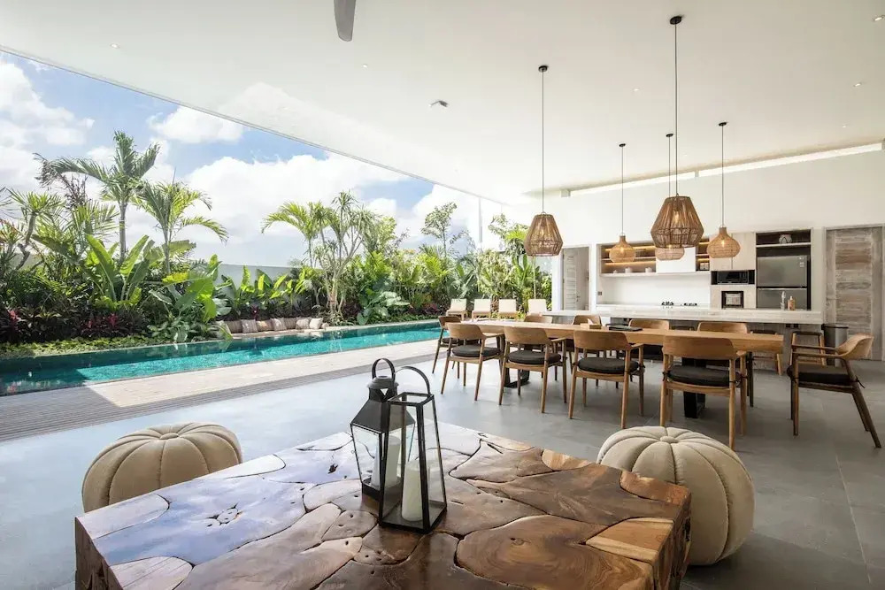Spectacular 4BR Villa, 400m to Beachfront Elegance