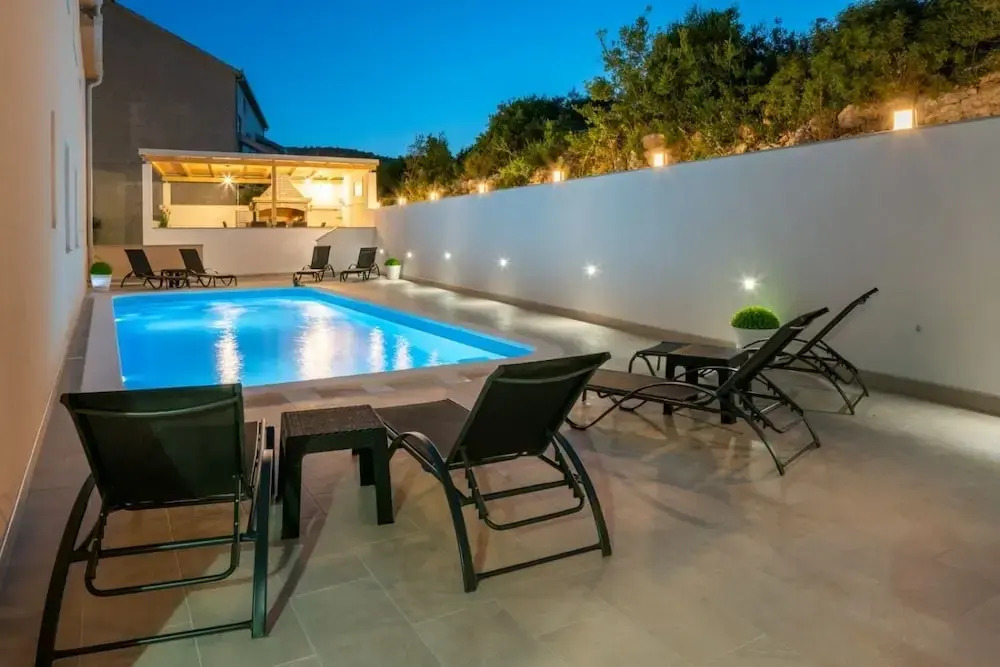 Lux 1 - Heated Pool - A1