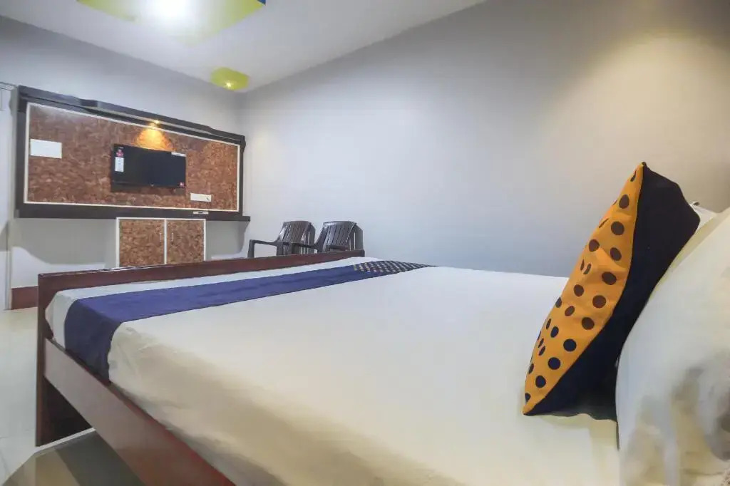 Sri Krishna Lodge by OYO Rooms