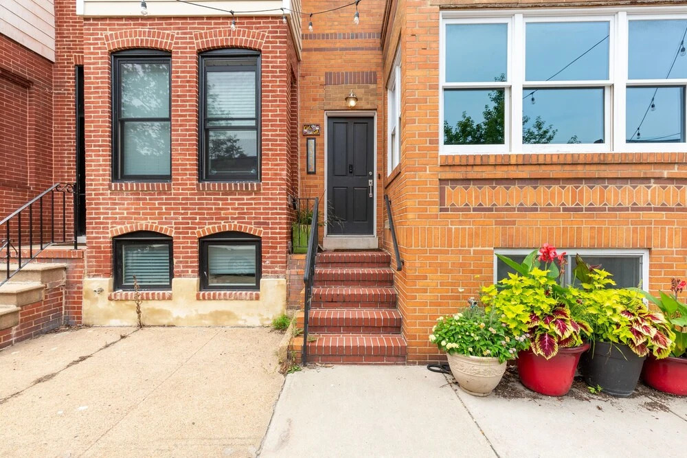 Historic Rowe House 2br 2.5ba Cityscape View 2 Bedroom Home by RedAwning