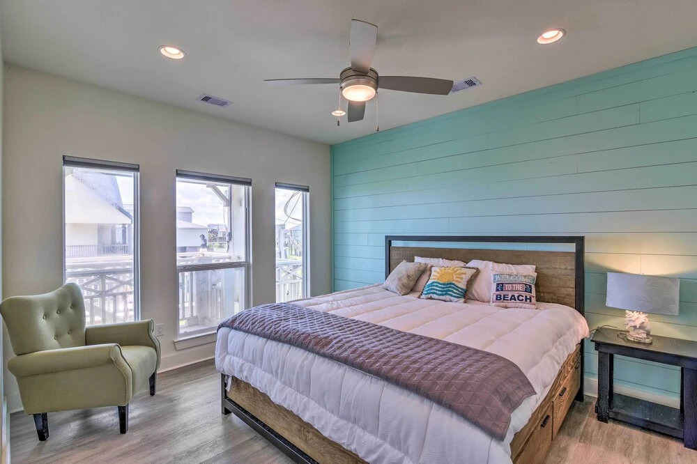 Walk to Ocean: Bright Crystal Beach House w/ Deck!
