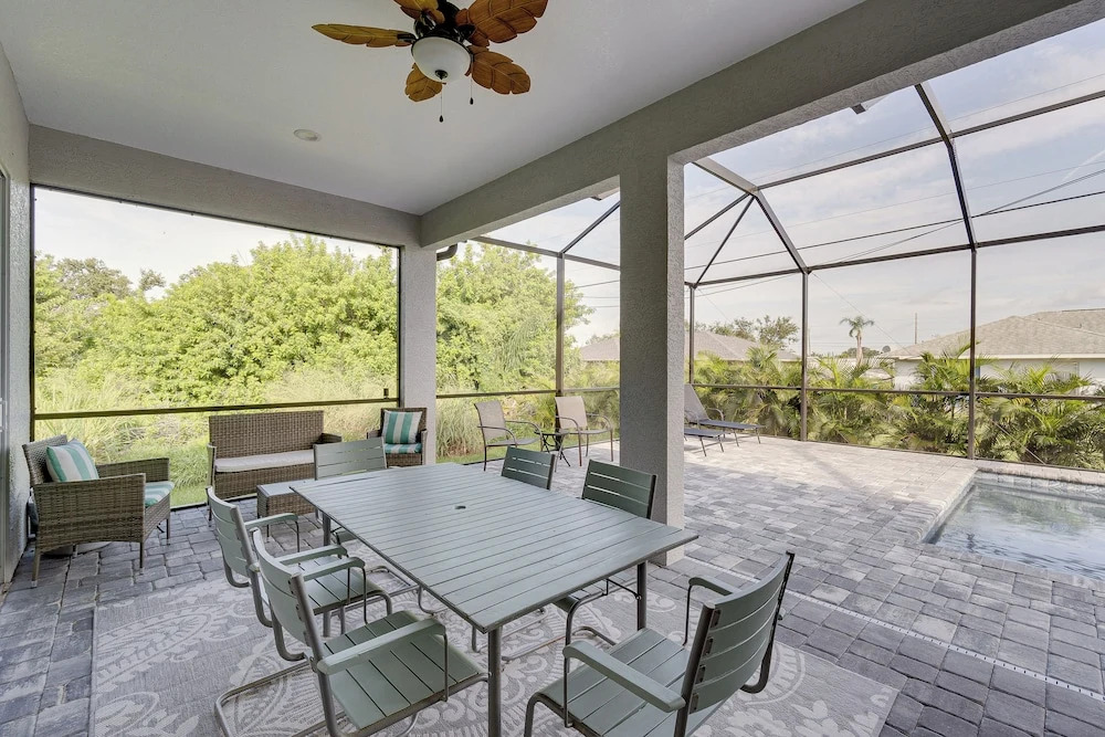 Englewood Escape Near Beaches w/ Private Lanai!