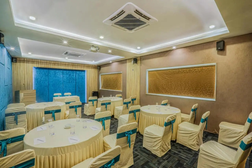 Floressa Randa Business Hotel