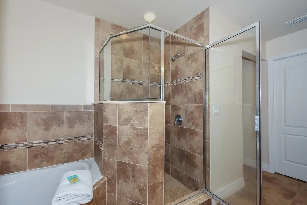 Large Corner Unit at Ocean Walk With Sneak Peak of the Ocean Ow20-501