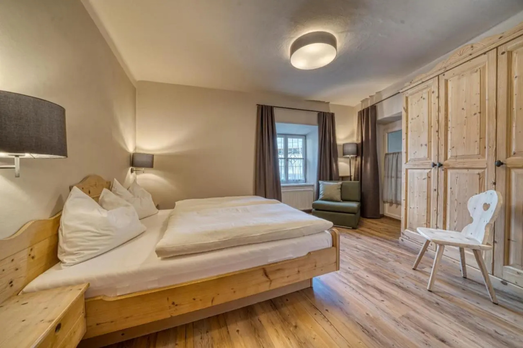 Kreuzwegerhof Nals - Apartments with Pool and Air Conditioning near Merano & Bolzano