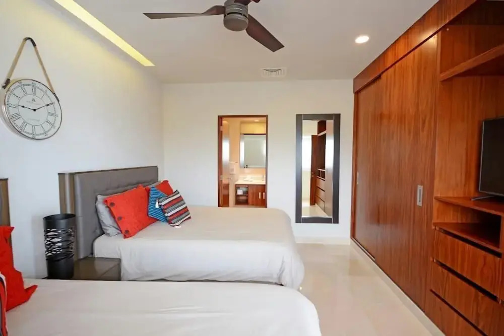 Luxurious & Central Condo In Playa Steps From The Beach