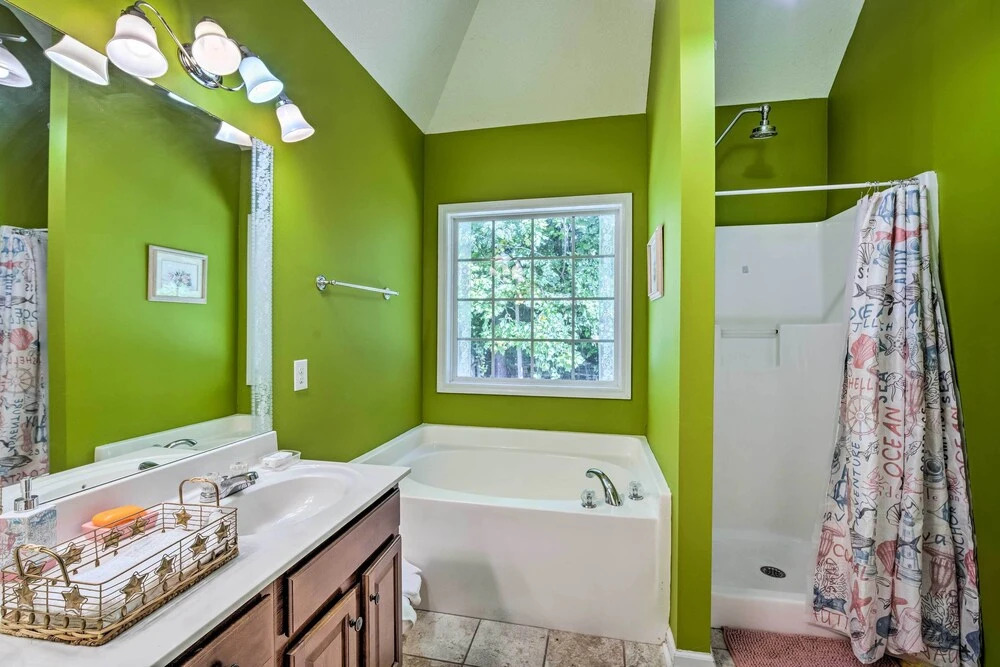 Spacious Acworth Home w/ Deck ~ 1 Mi to Lake