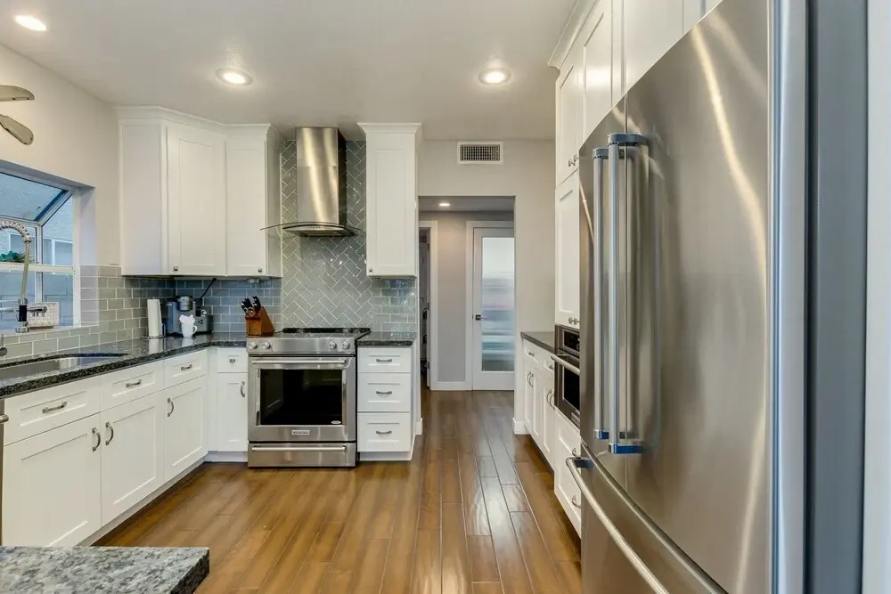Waterfront w/ Heated Pool and a Paddle Boat in Gilbert! by Redawning
