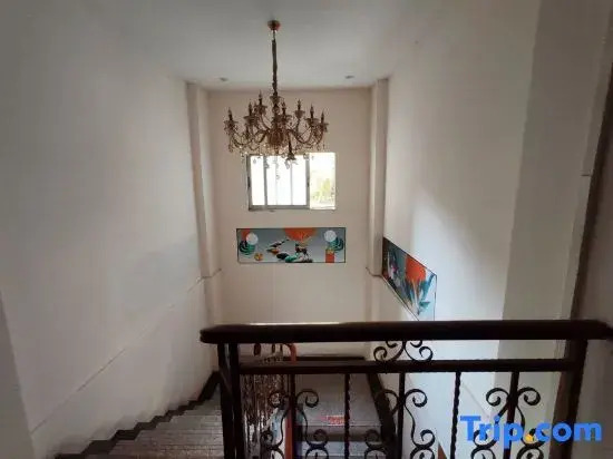 Huabin Preferred Apartment (Jiangmen Open University Branch)