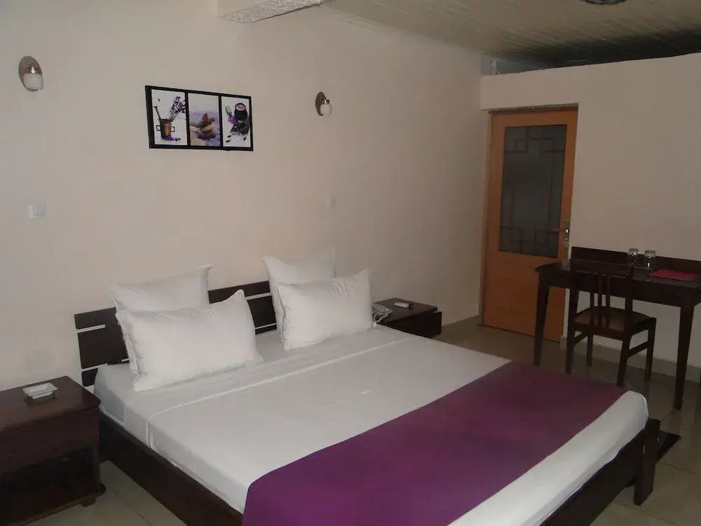 Hotel H1