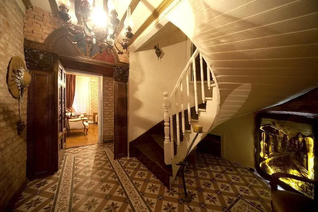 Palation House