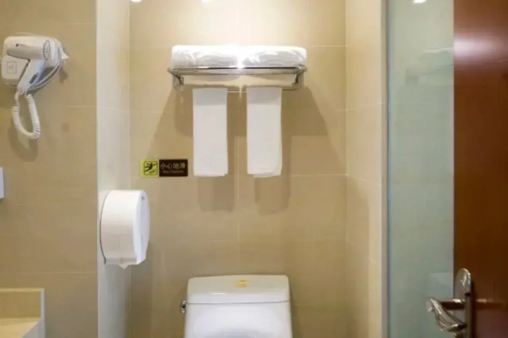Vienna Hotel (Huizhou Boluo High Speed Rail Central Bus Station Hotel)