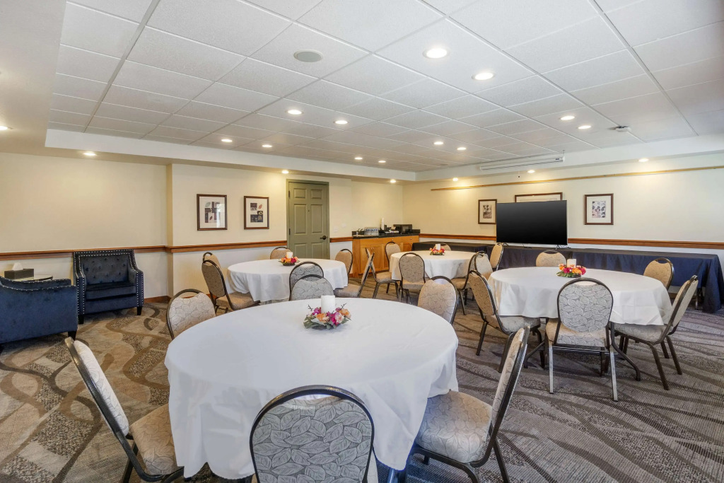 Best Western Plus Edmonds Harbor Inn