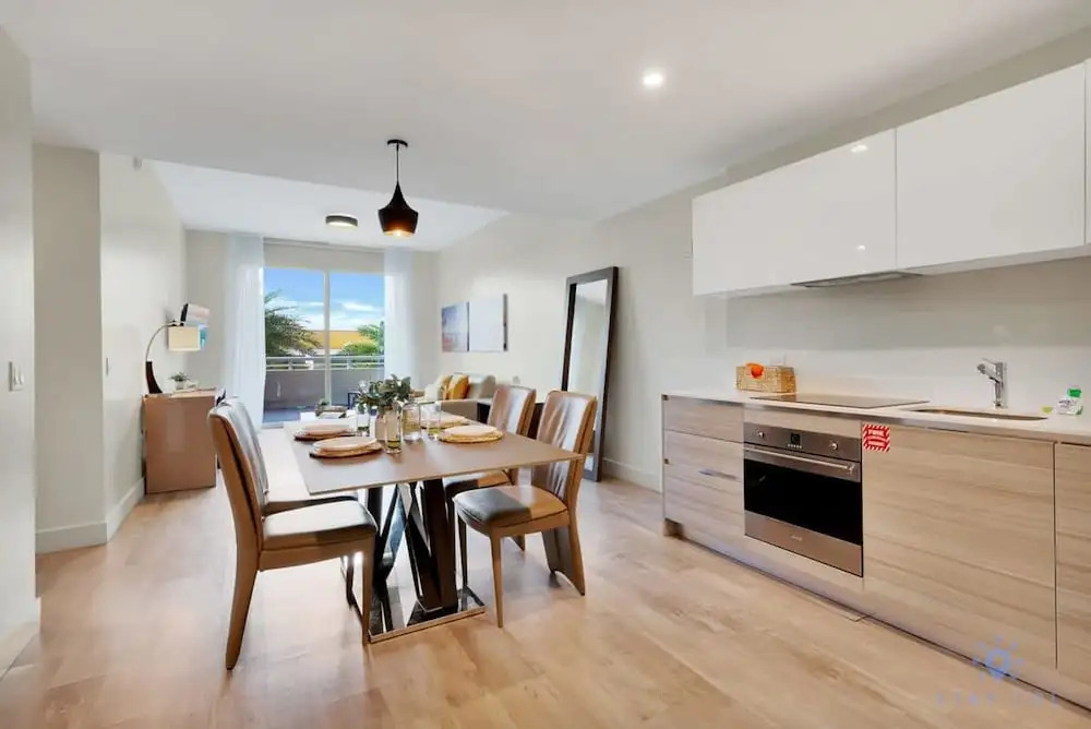 Modern Resort Terrace- Up To 6 Near Beach, Hollywood
