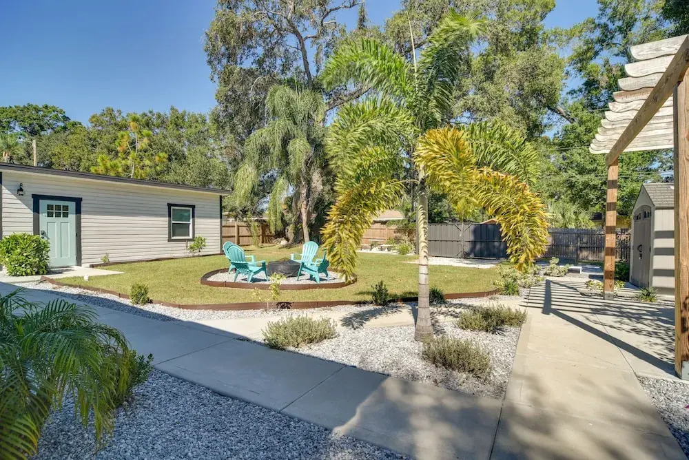 Tampa Studio w/ Shared Backyard ~ 4 Mi to Downtown