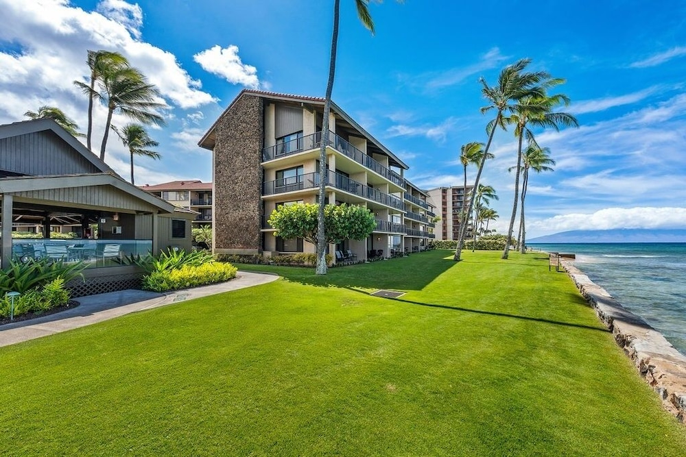 Papakea H107 1 bedroom, 1 bath OceanView 1 Condo by RedAwning