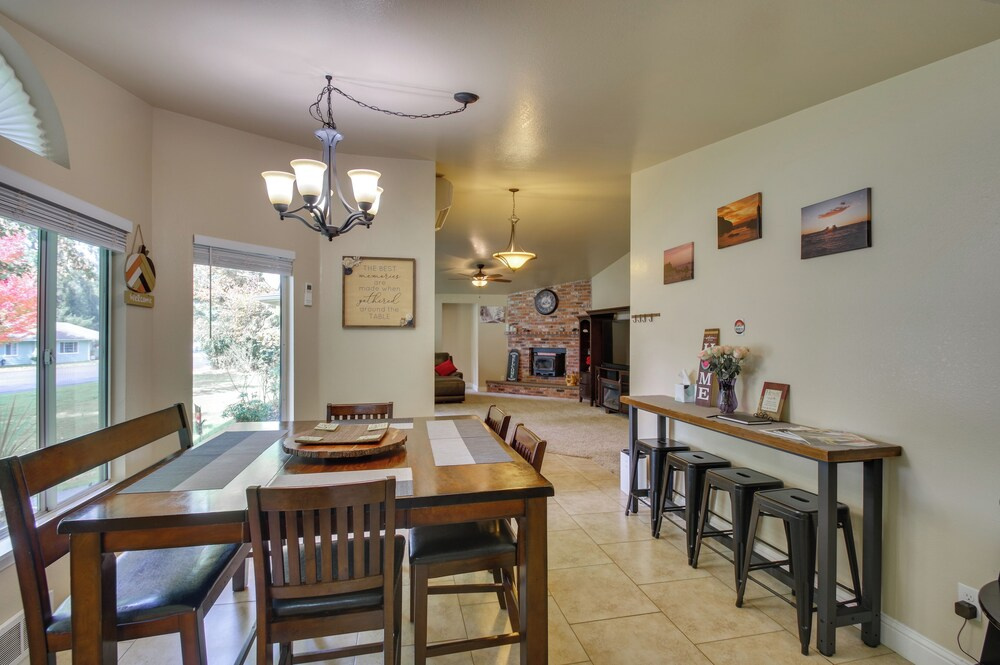 Coastal Retreat Near Redwoods & 2 Miles to Beach!