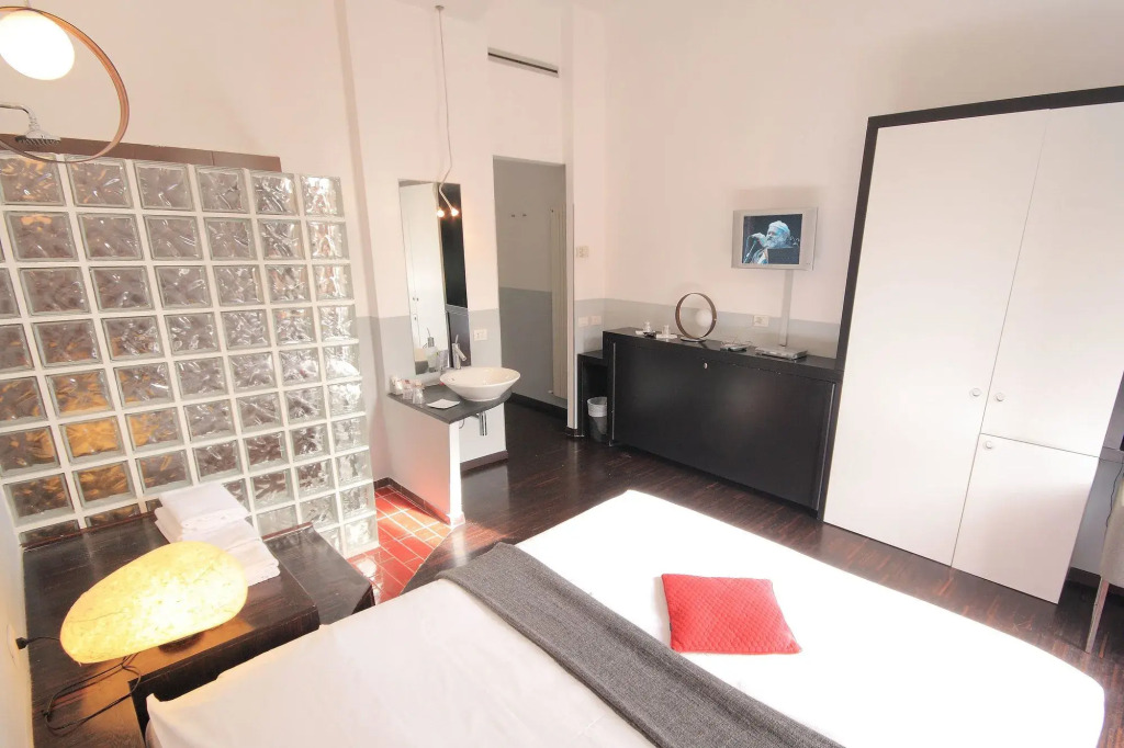 WRH Suites