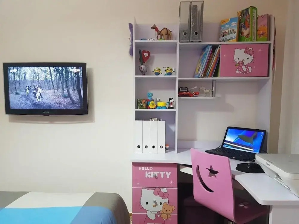 Elegant 2BR, Private Terrace, AC, Fast WiFi & Parking, Maarif