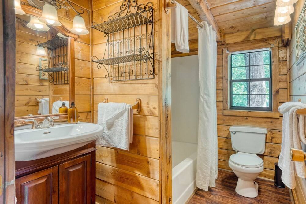 Little Sparrow by Avantstaydowntown Pigeon Forge Cabin