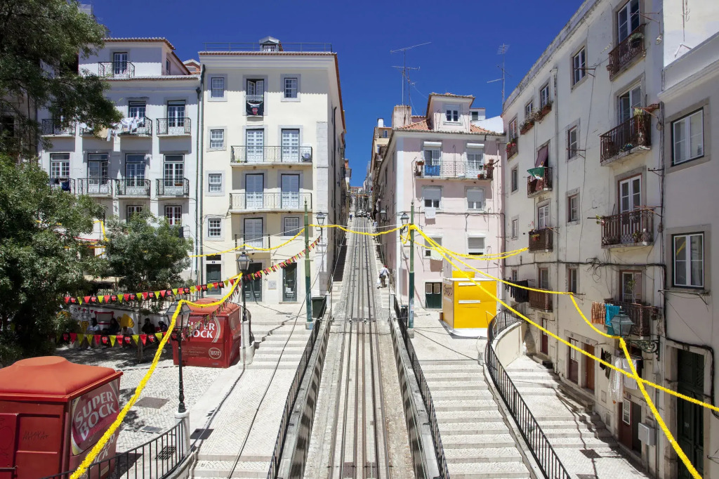 LSA Ascensor da Bica by Numa