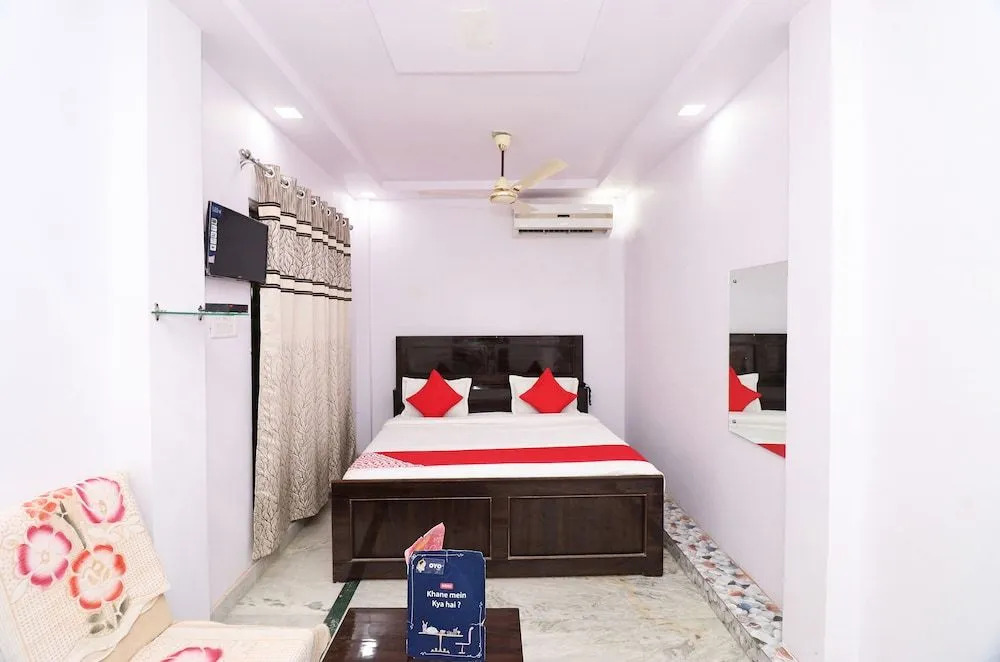 OYO Flagship 23207 Hotel Raj Shree