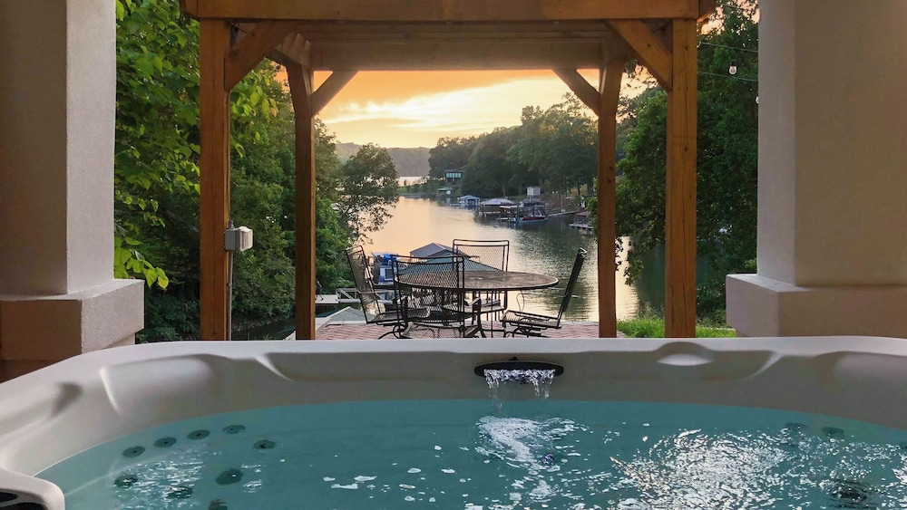 Hummingbird Home by Avantstay Hot tub + Sauna