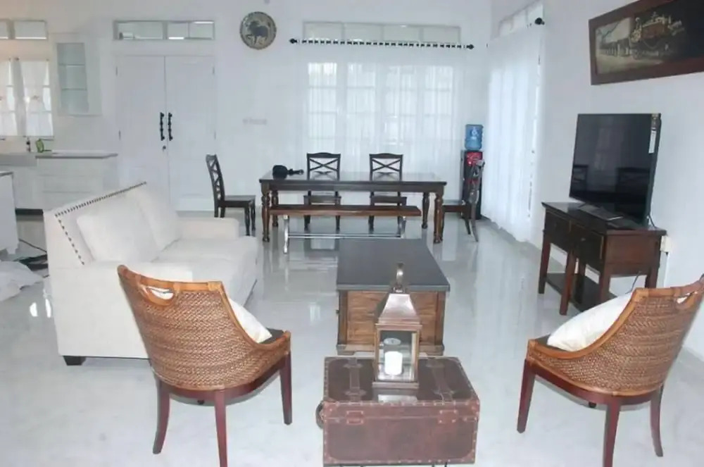 Griya Pamengkang 2 - Colonial House